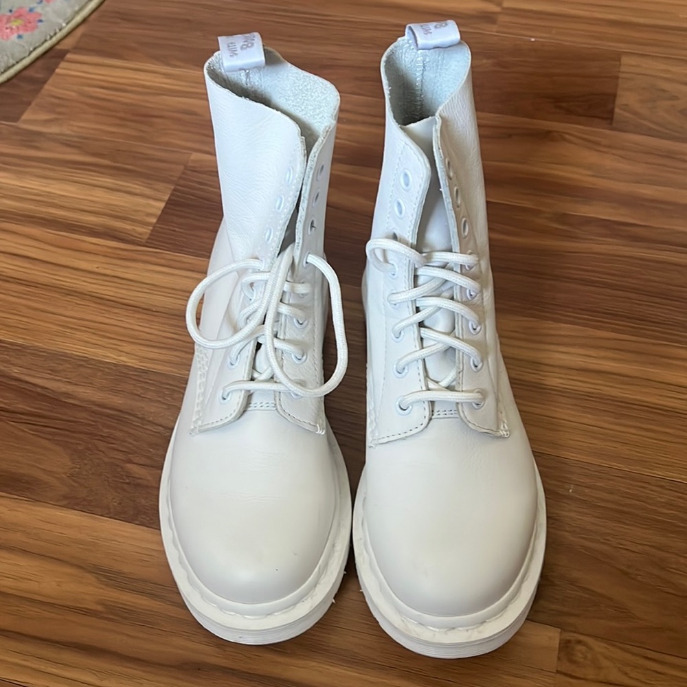 Doc Martens White